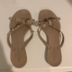 💕 Nude Authentic Valentino Rockstud Sandals 💕